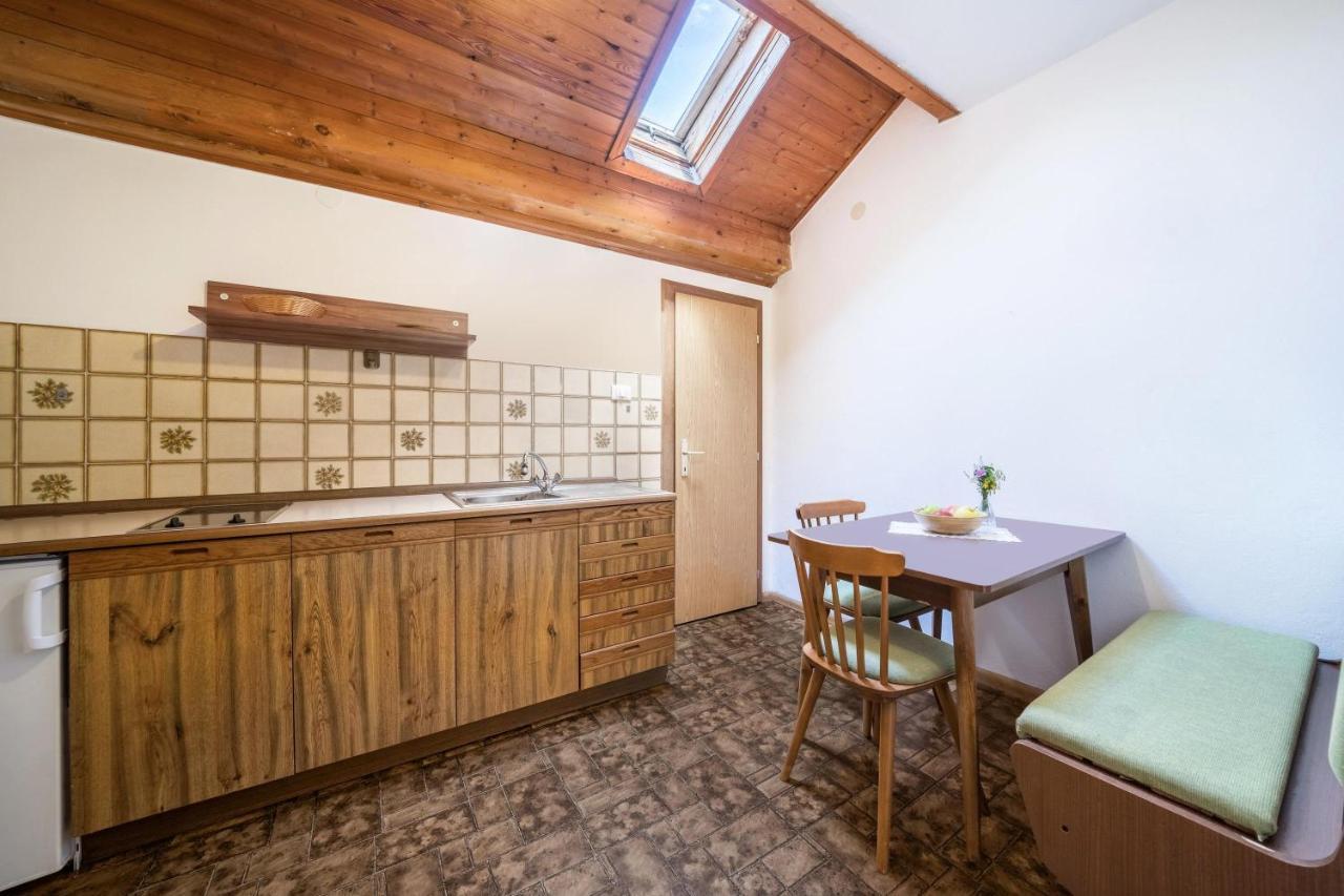 Apartment Tschigat Leilichhof ลานา ภายนอก รูปภาพ