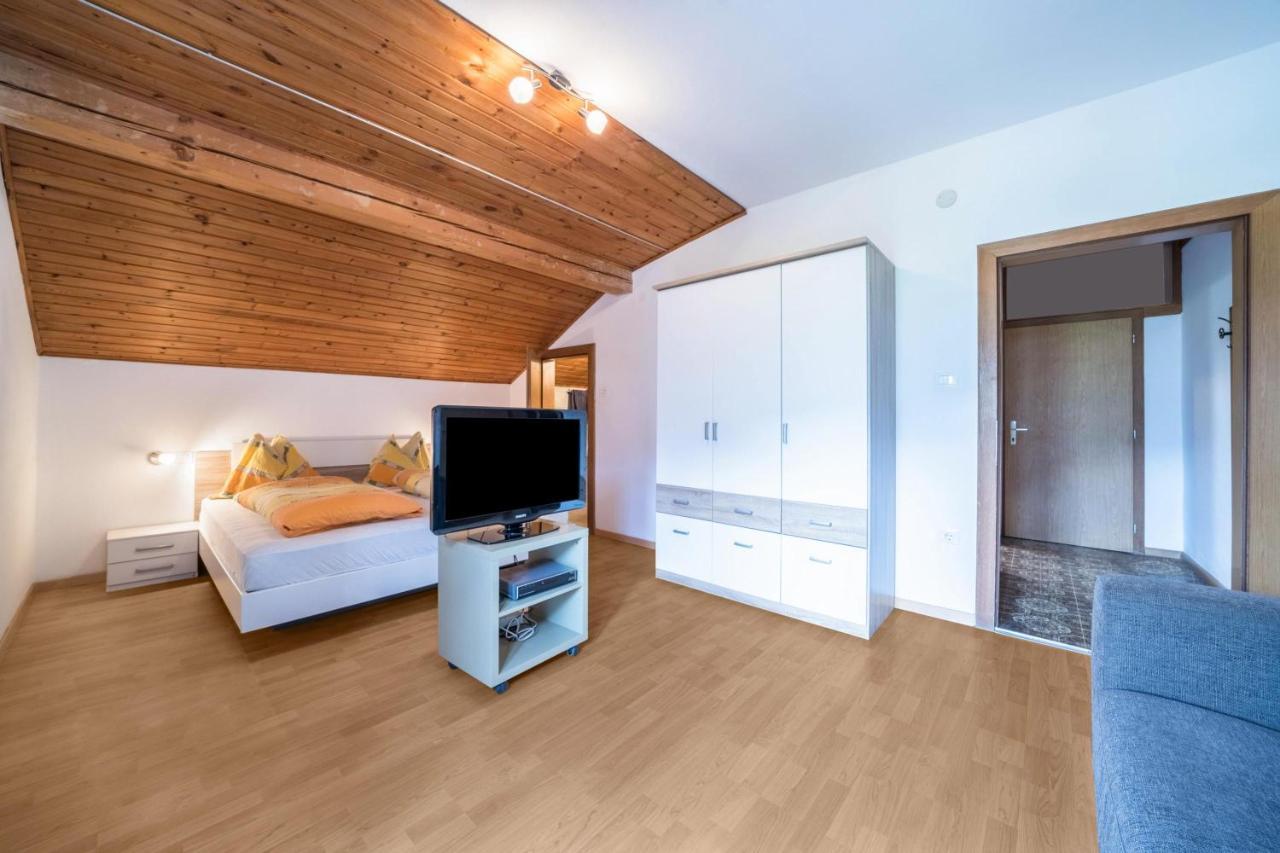 Apartment Tschigat Leilichhof ลานา ภายนอก รูปภาพ
