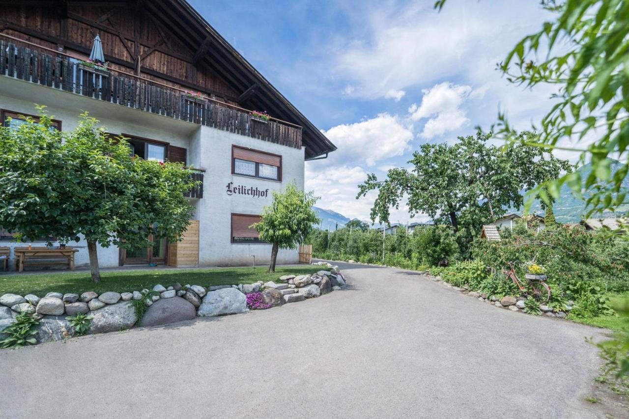 Apartment Tschigat Leilichhof ลานา ภายนอก รูปภาพ